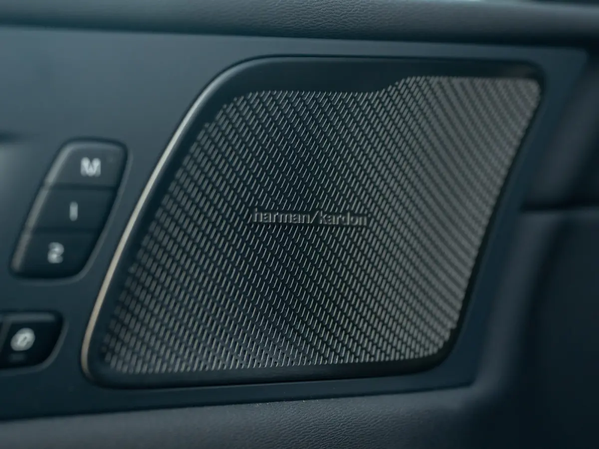 2.0 T6 Plug-in hybrid AWD Plus Dark | 360 Camera | Harman/Kardon | Trekhaak | Panodak | Dodehoek sensoren | Prijs Rijklaar!!