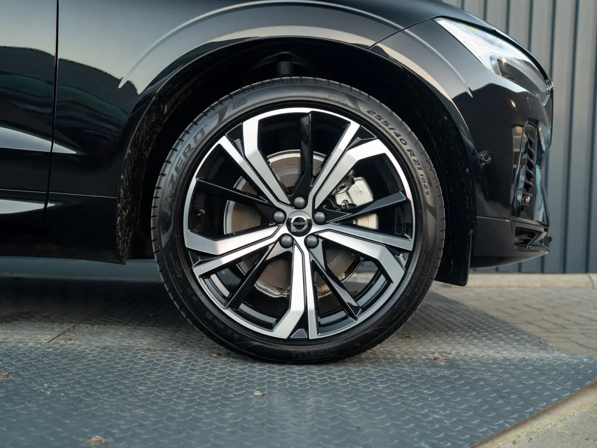 2.0 T6 Plug-in hybrid AWD Plus Dark | 360 Camera | Harman/Kardon | Trekhaak | Panodak | Dodehoek sensoren | Prijs Rijklaar!!