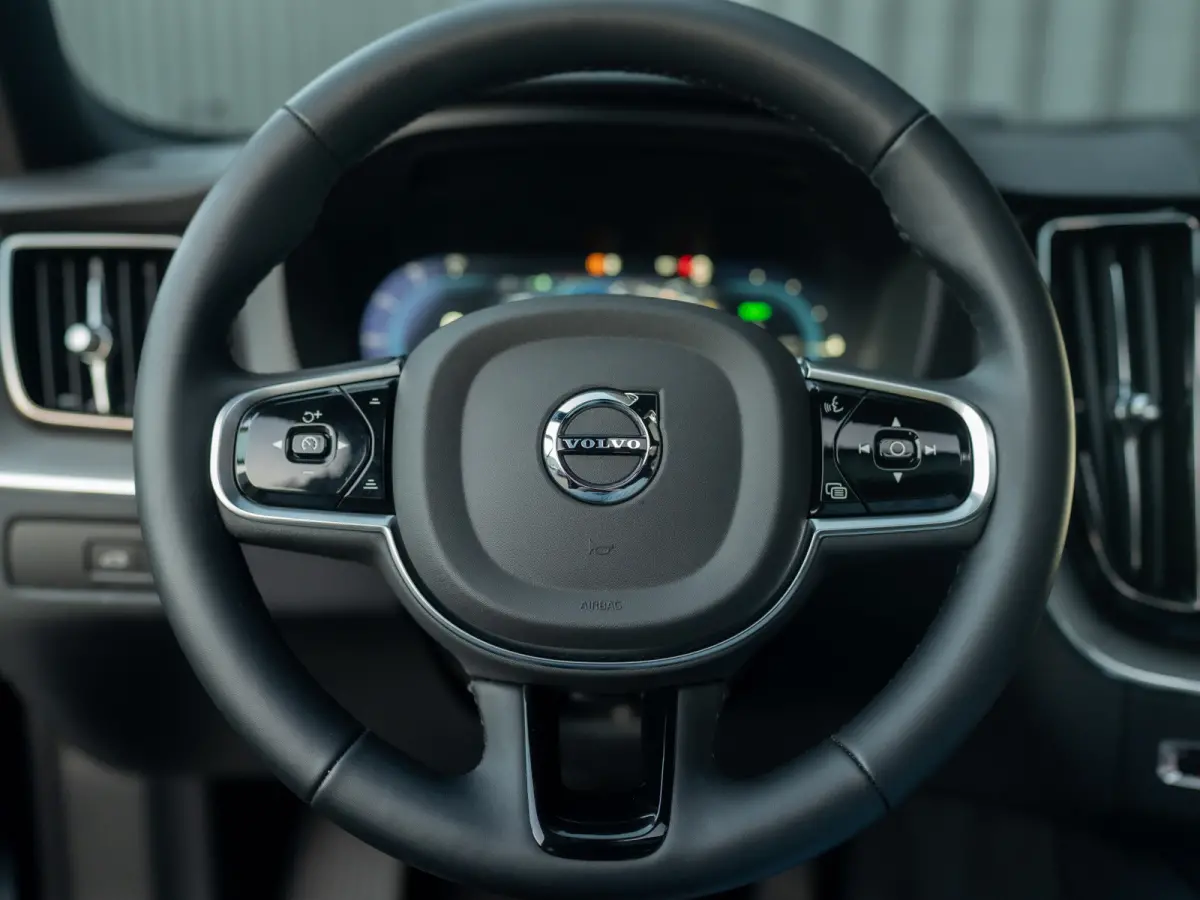 2.0 T6 Plug-in hybrid AWD Plus Dark | 360 Camera | Harman/Kardon | Trekhaak | Panodak | Dodehoek sensoren | Prijs Rijklaar!!