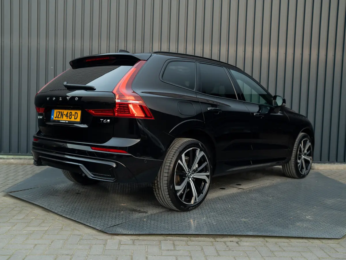 2.0 T6 Plug-in hybrid AWD Plus Dark | 360 Camera | Harman/Kardon | Trekhaak | Panodak | Dodehoek sensoren | Prijs Rijklaar!!
