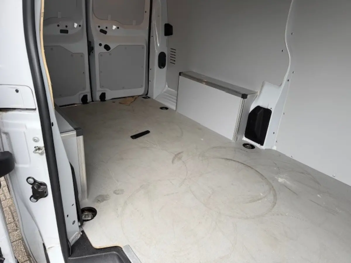 2.0 Diesel 145 L3 Cruise control ] Airco ] Parkeersensoren achter ]