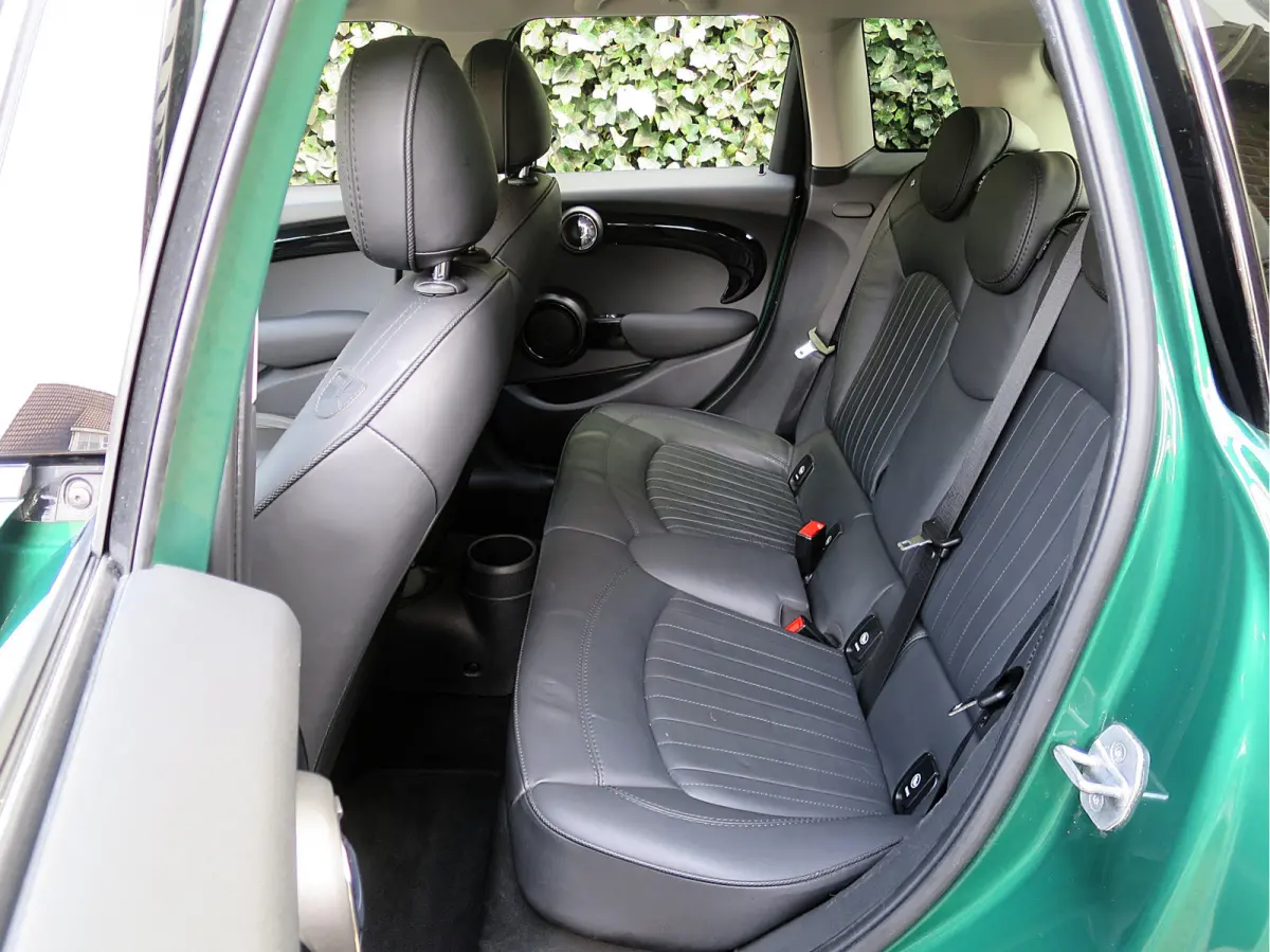 S 2.0 60 Years Edition F55 LCI 5-drs met Head-up, Adap. Cruis, Apple Carplay en 17"