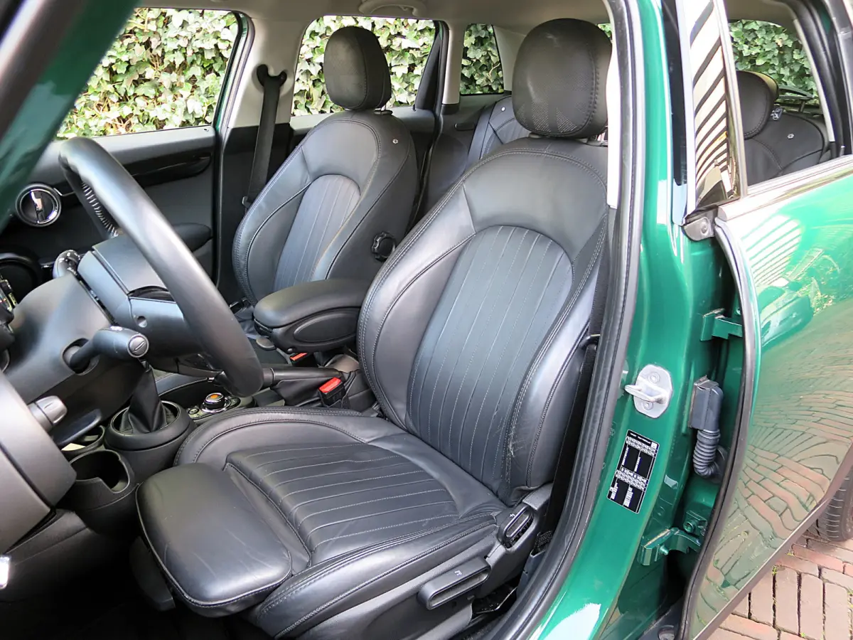 S 2.0 60 Years Edition F55 LCI 5-drs met Head-up, Adap. Cruis, Apple Carplay en 17"