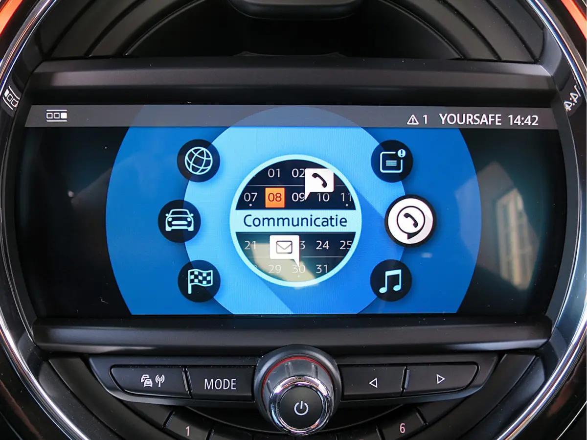 S 2.0 60 Years Edition F55 LCI 5-drs met Head-up, Adap. Cruis, Apple Carplay en 17"