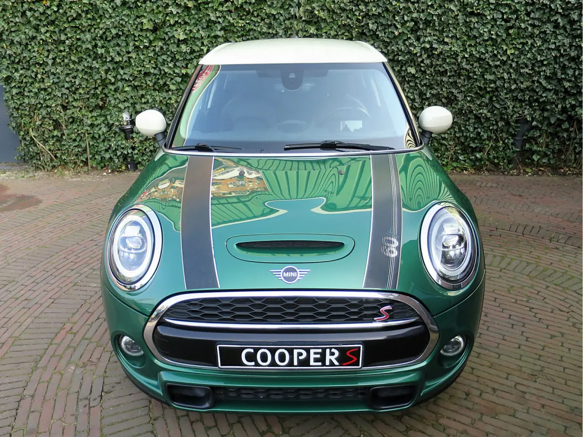 S 2.0 60 Years Edition F55 LCI 5-drs met Head-up, Adap. Cruis, Apple Carplay en 17"