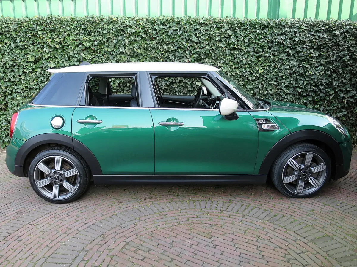 S 2.0 60 Years Edition F55 LCI 5-drs met Head-up, Adap. Cruis, Apple Carplay en 17"
