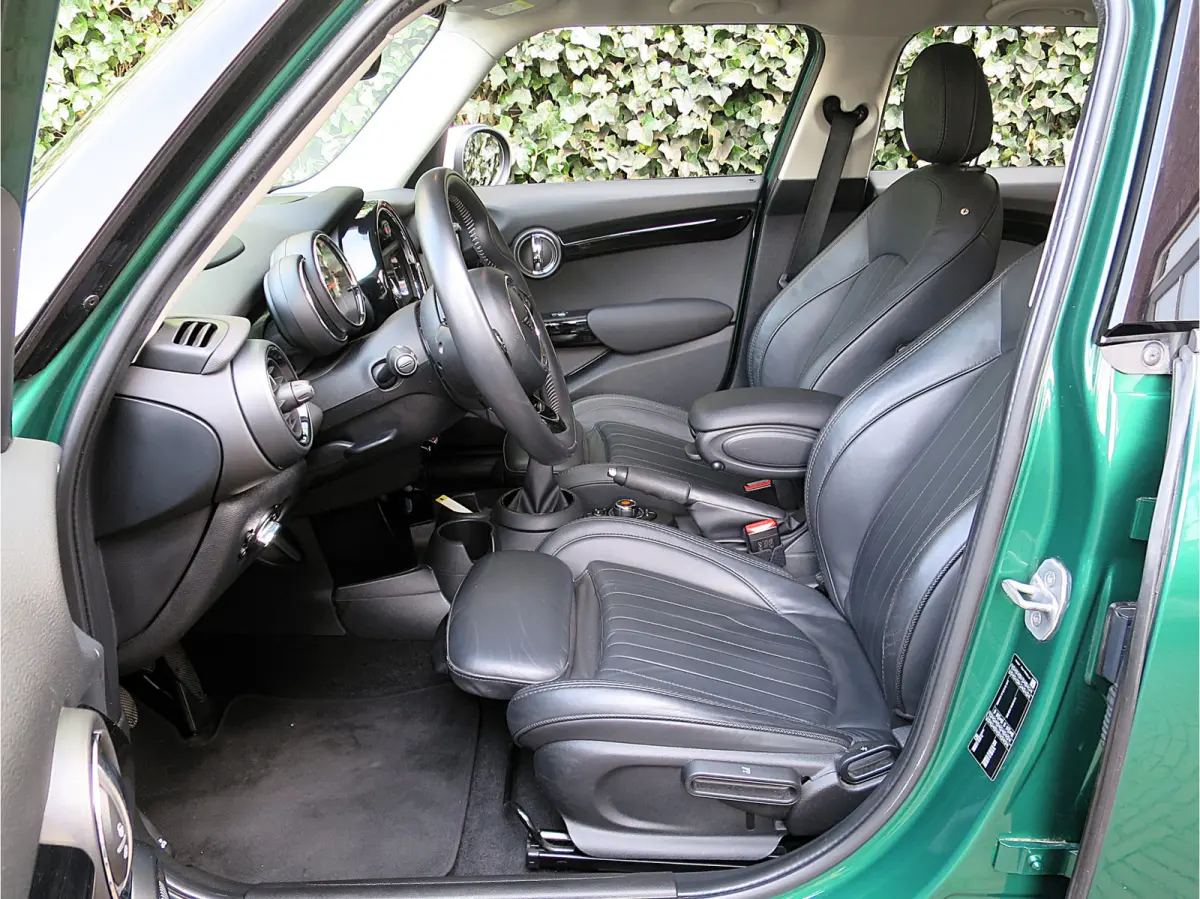 S 2.0 60 Years Edition F55 LCI 5-drs met Head-up, Adap. Cruis, Apple Carplay en 17"