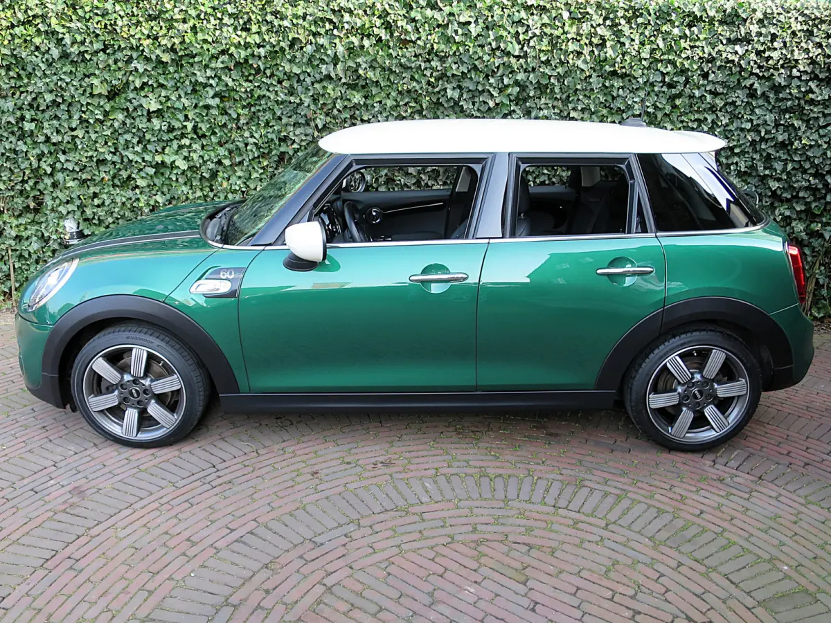 S 2.0 60 Years Edition F55 LCI 5-drs met Head-up, Adap. Cruis, Apple Carplay en 17"