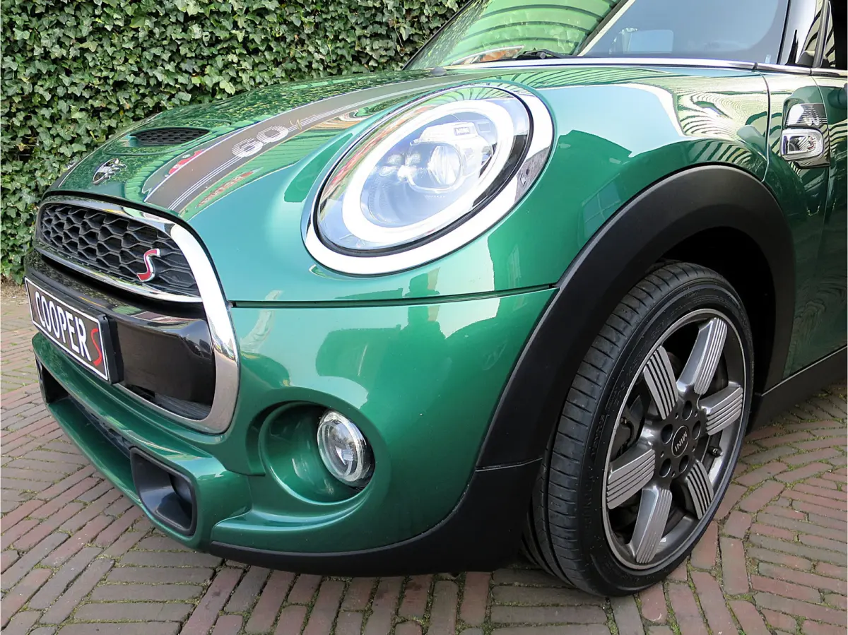 S 2.0 60 Years Edition F55 LCI 5-drs met Head-up, Adap. Cruis, Apple Carplay en 17"