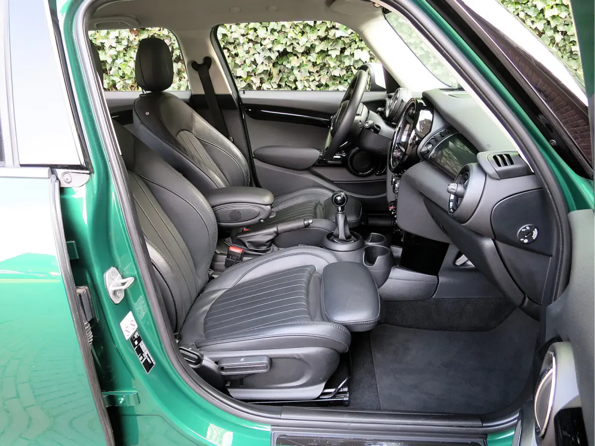 S 2.0 60 Years Edition F55 LCI 5-drs met Head-up, Adap. Cruis, Apple Carplay en 17"