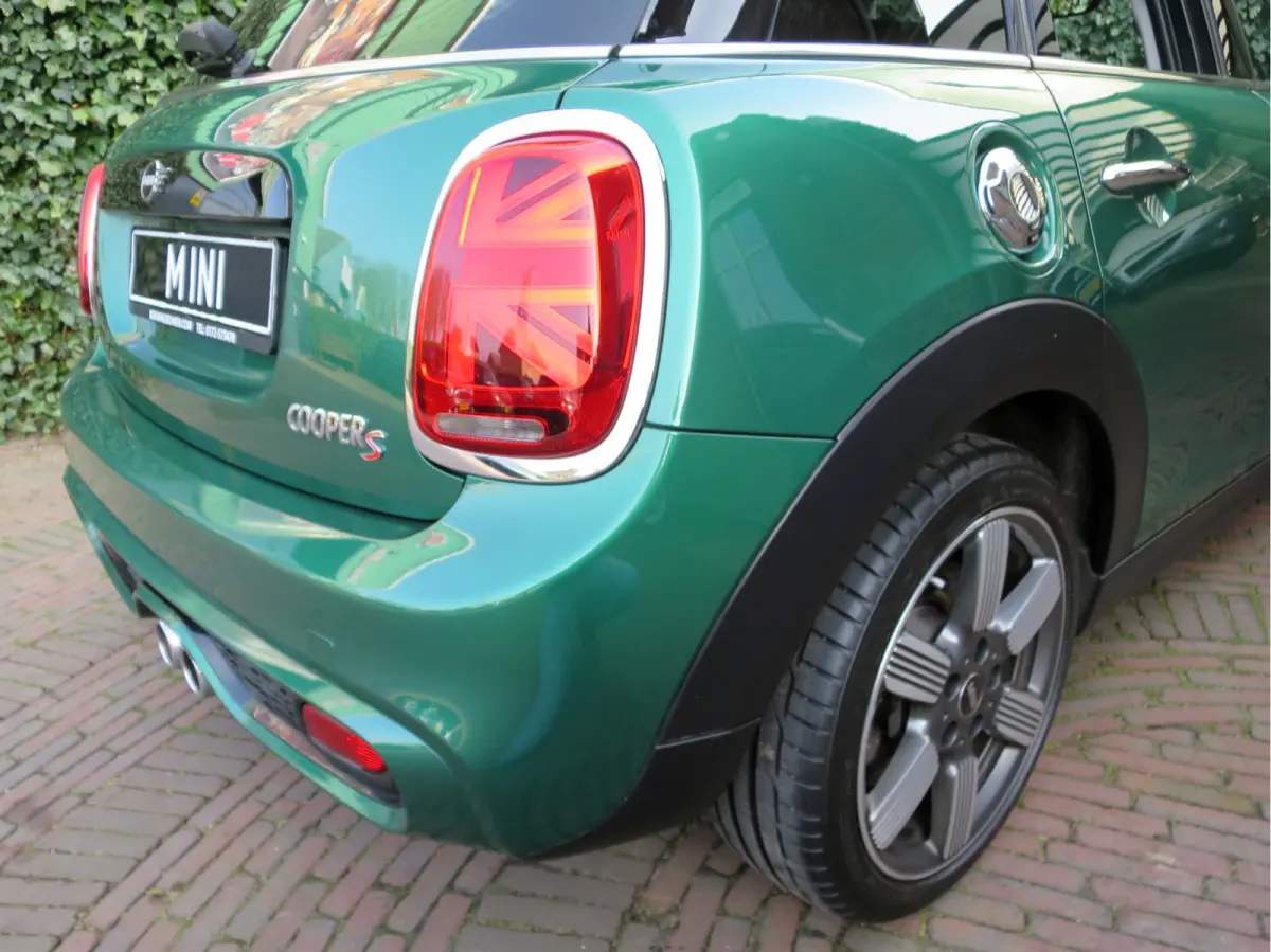 S 2.0 60 Years Edition F55 LCI 5-drs met Head-up, Adap. Cruis, Apple Carplay en 17"