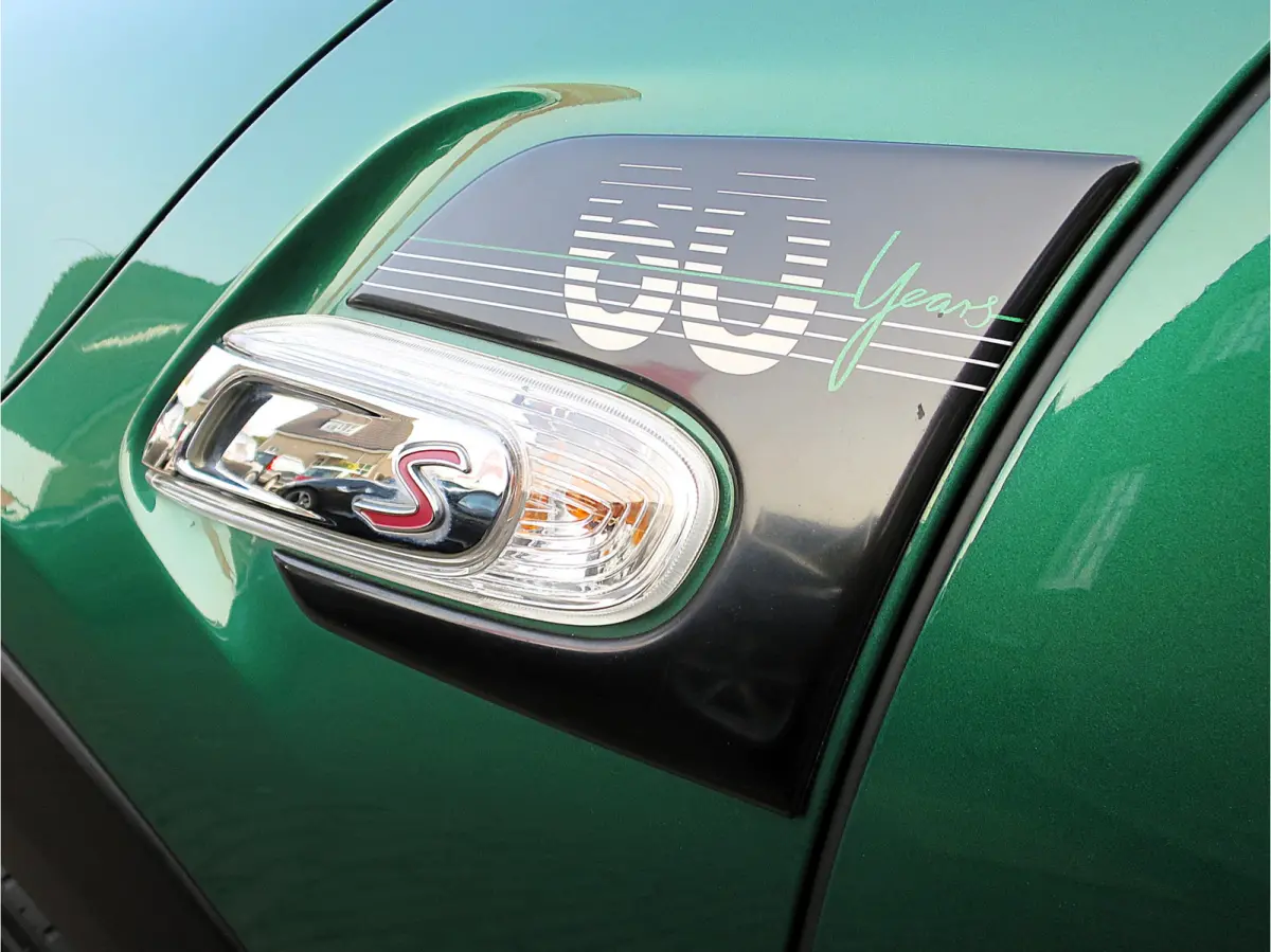 S 2.0 60 Years Edition F55 LCI 5-drs met Head-up, Adap. Cruis, Apple Carplay en 17"