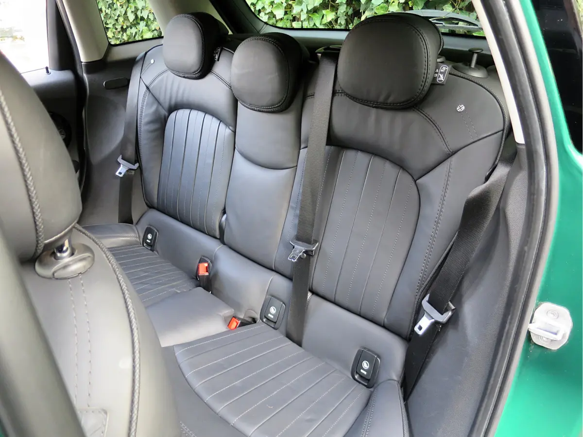 S 2.0 60 Years Edition F55 LCI 5-drs met Head-up, Adap. Cruis, Apple Carplay en 17"
