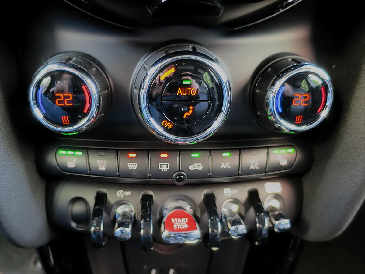 S 2.0 60 Years Edition F55 LCI 5-drs met Head-up, Adap. Cruis, Apple Carplay en 17"
