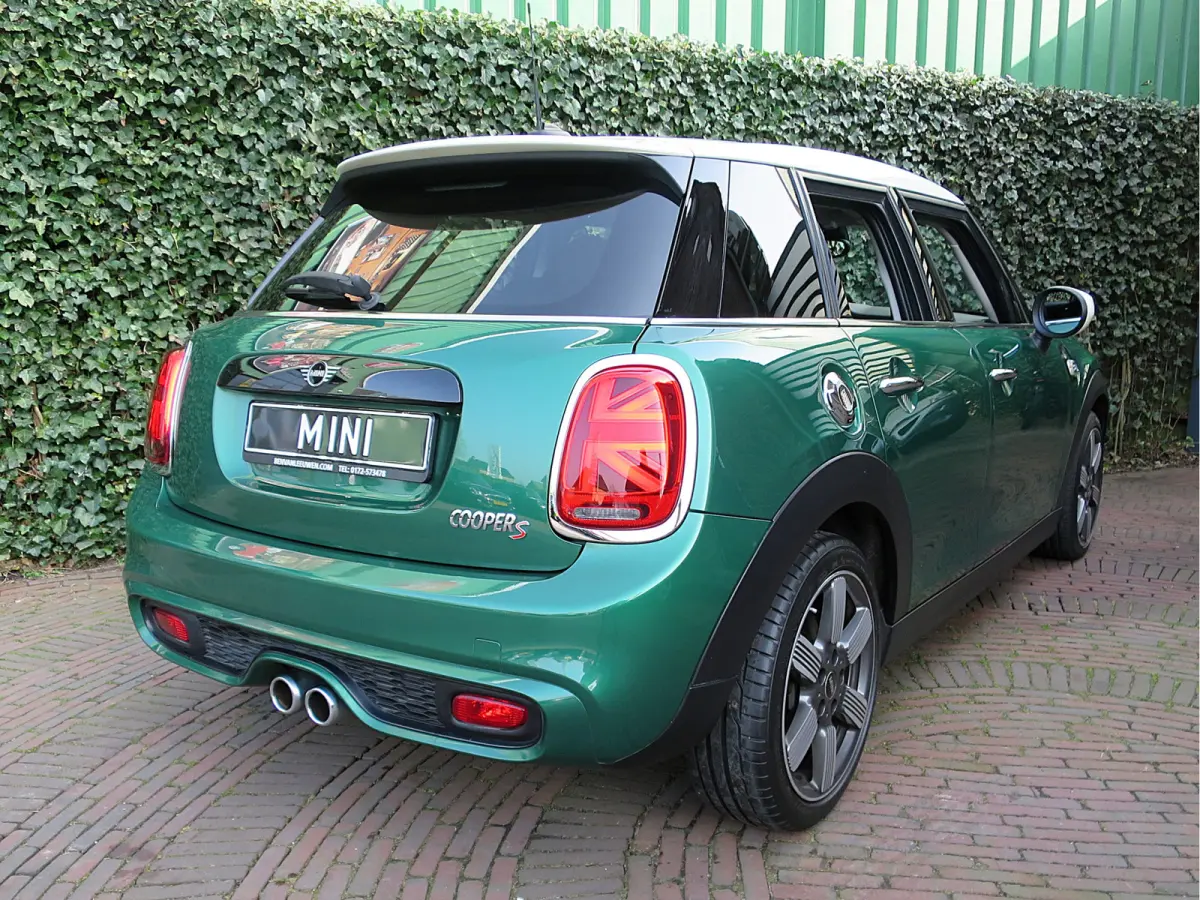 S 2.0 60 Years Edition F55 LCI 5-drs met Head-up, Adap. Cruis, Apple Carplay en 17"