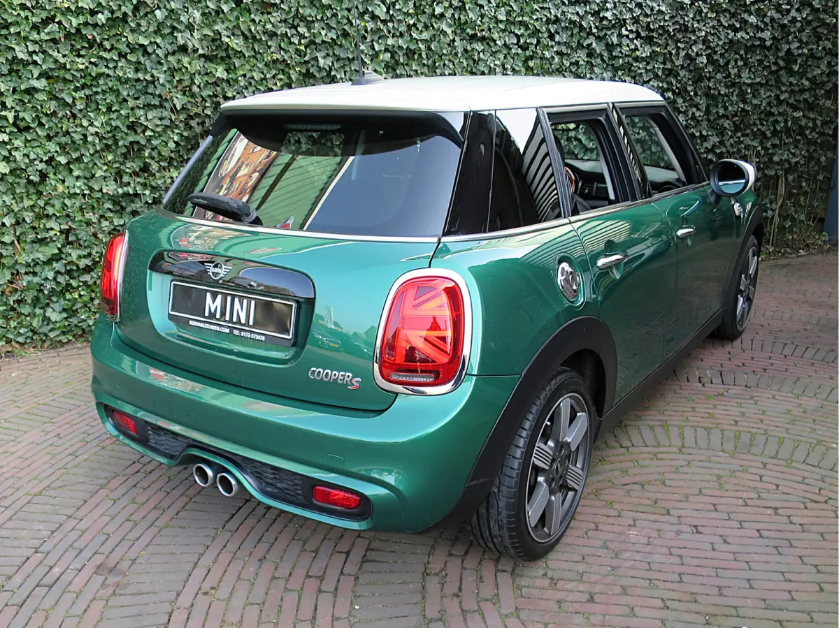 S 2.0 60 Years Edition F55 LCI 5-drs met Head-up, Adap. Cruis, Apple Carplay en 17"