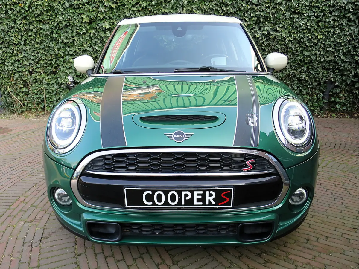 S 2.0 60 Years Edition F55 LCI 5-drs met Head-up, Adap. Cruis, Apple Carplay en 17"