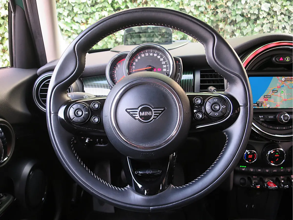S 2.0 60 Years Edition F55 LCI 5-drs met Head-up, Adap. Cruis, Apple Carplay en 17"