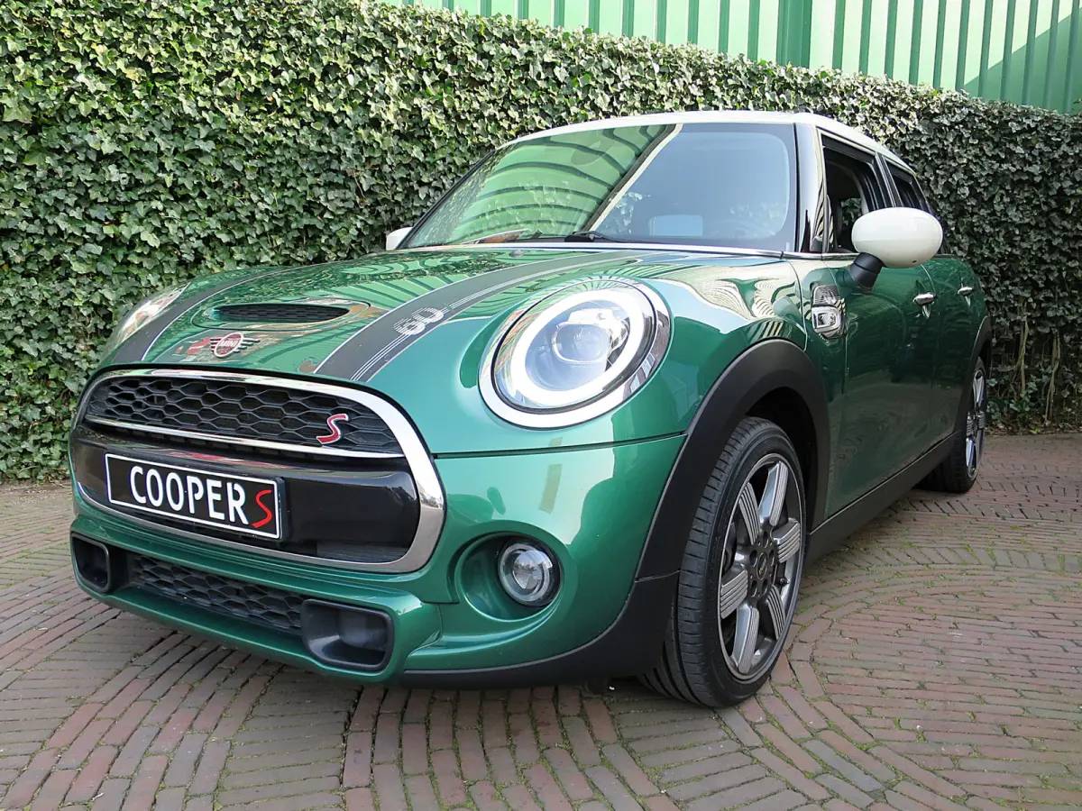 S 2.0 60 Years Edition F55 LCI 5-drs met Head-up, Adap. Cruis, Apple Carplay en 17"