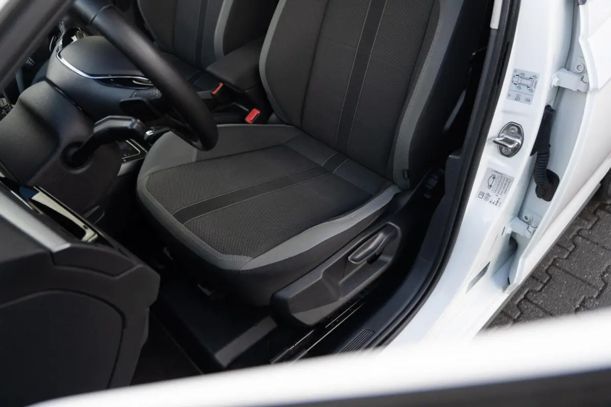 1.6 TDI R-Line DSG|2e Eig.|Virtual|CarPlay|Beats Audio|LED|BTW|Stoelverw.|Camera|Nieuwe Distributie|Perfect Onderhouden