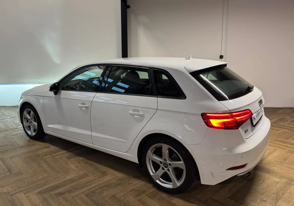 1.0 TFSI Sport Lease Edition PDC NAVI