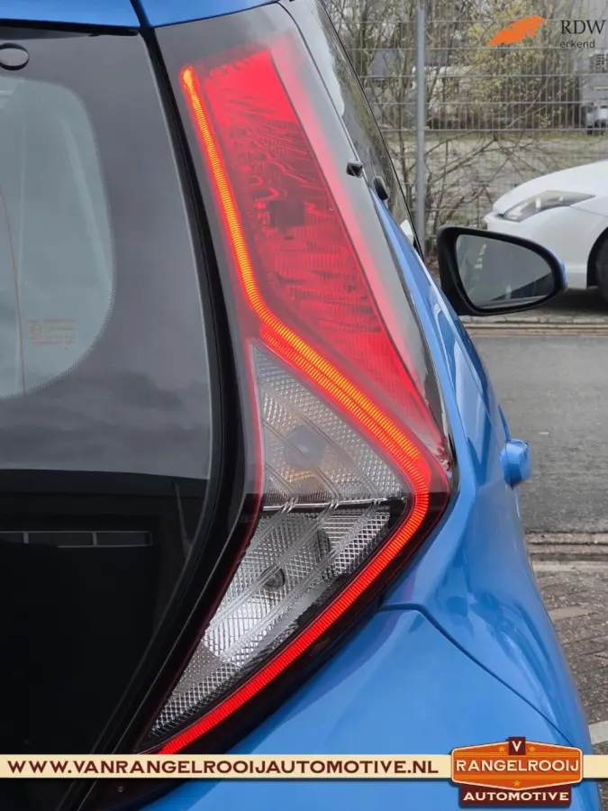 1.0 VVT-i x-play, vouwdak, airco, camera, DAB, carplay