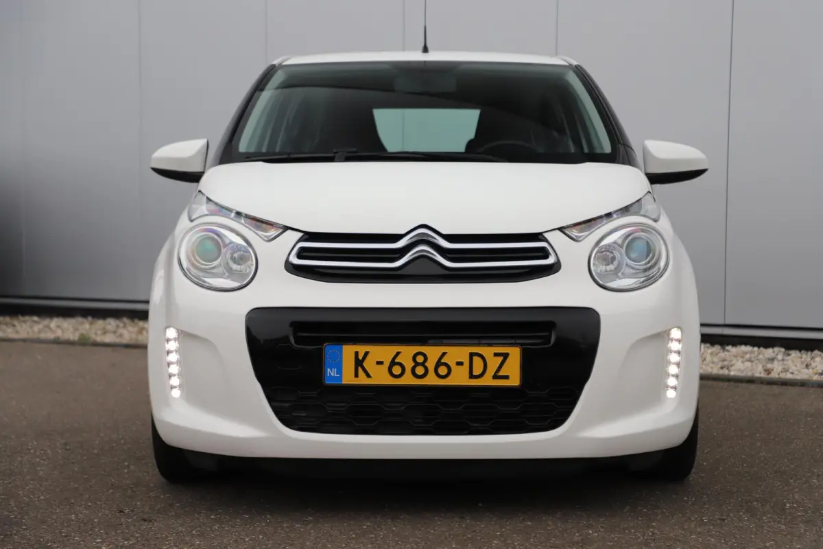 1.0 VTi Shine 15 inch LMV Navigatie Achteruitrijcamera Bluetooth Airco Elektrische Ramen CV