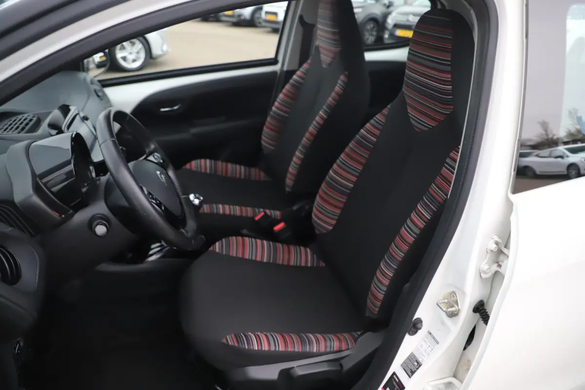 1.0 VTi Shine 15 inch LMV Navigatie Achteruitrijcamera Bluetooth Airco Elektrische Ramen CV