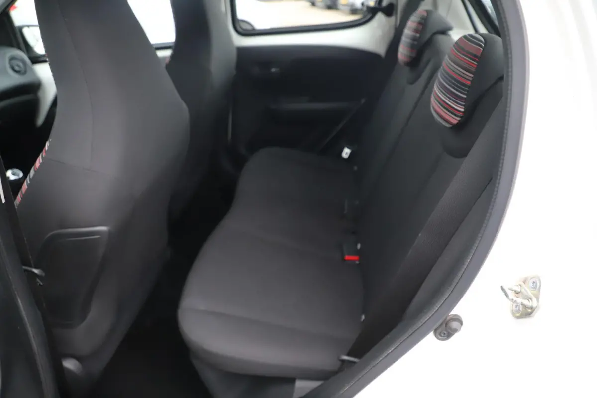 1.0 VTi Shine 15 inch LMV Navigatie Achteruitrijcamera Bluetooth Airco Elektrische Ramen CV