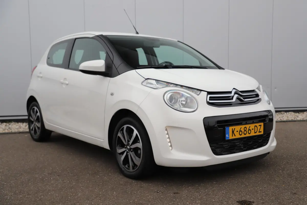 1.0 VTi Shine 15 inch LMV Navigatie Achteruitrijcamera Bluetooth Airco Elektrische Ramen CV