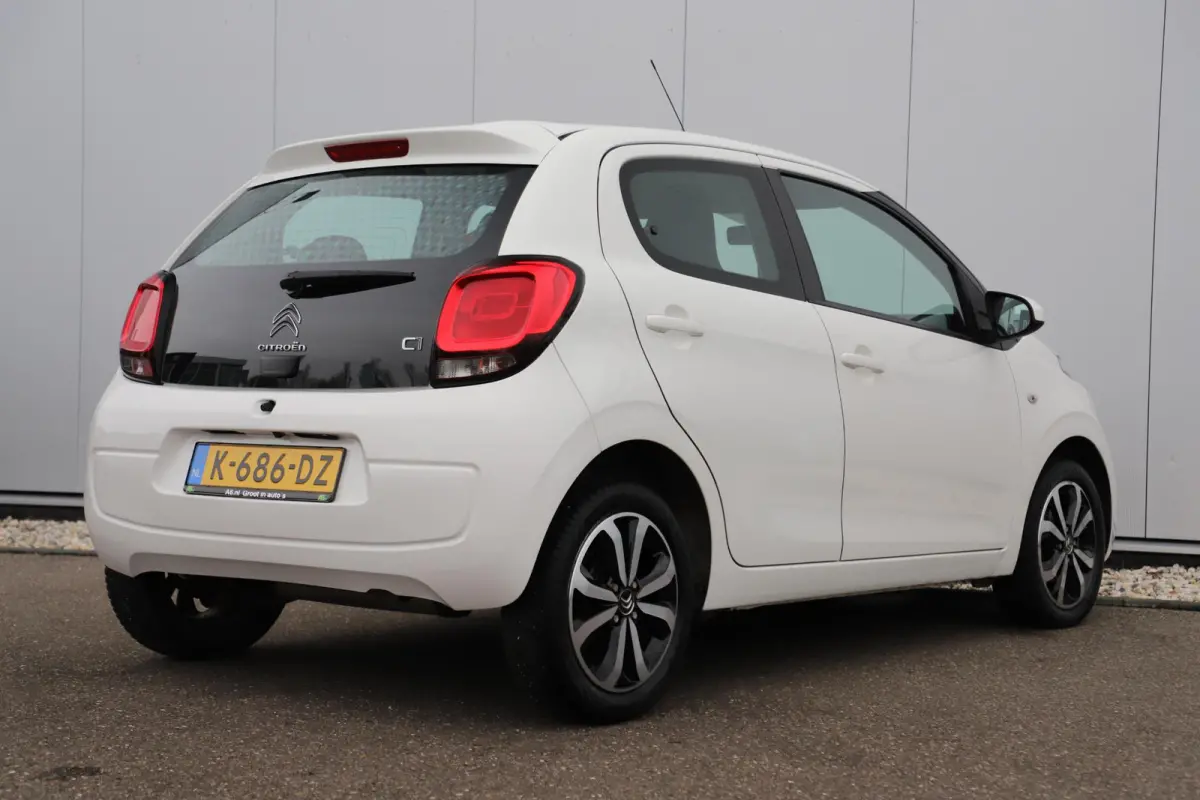 1.0 VTi Shine 15 inch LMV Navigatie Achteruitrijcamera Bluetooth Airco Elektrische Ramen CV