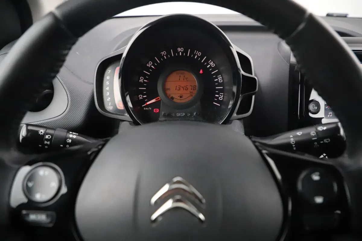 1.0 VTi Shine 15 inch LMV Navigatie Achteruitrijcamera Bluetooth Airco Elektrische Ramen CV