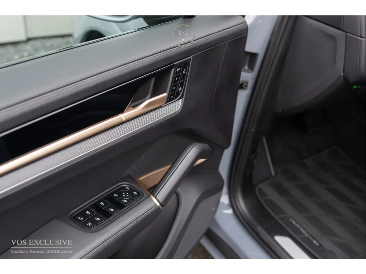 3.0 E-Hybrid SportDesign|Passenger Display|21''|Luchtvering|HUD|ACC|Bose|18-voudig|Pano|Stoelkoeling