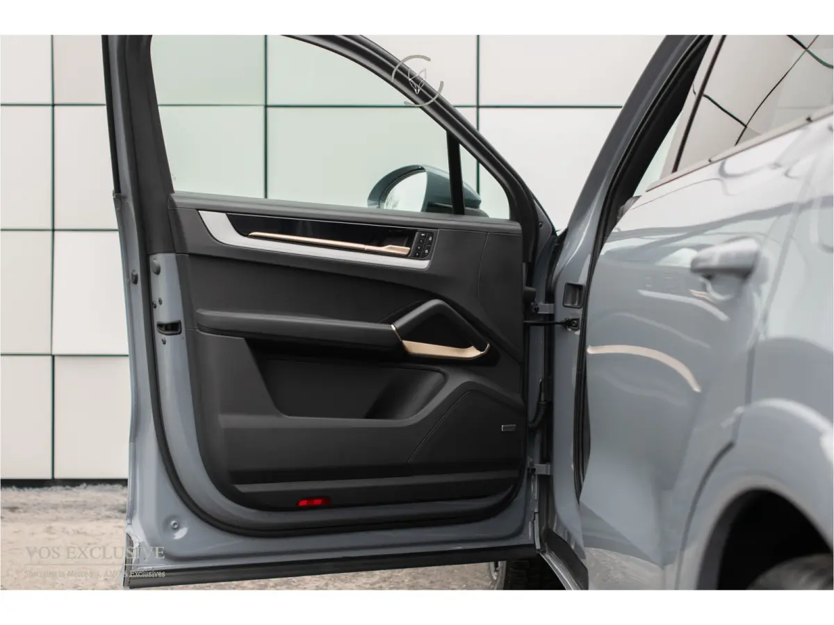 3.0 E-Hybrid SportDesign|Passenger Display|21''|Luchtvering|HUD|ACC|Bose|18-voudig|Pano|Stoelkoeling