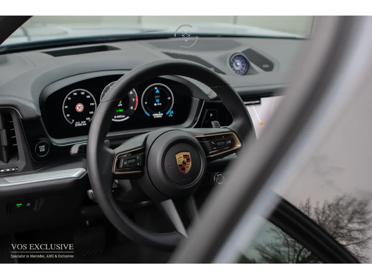 3.0 E-Hybrid SportDesign|Passenger Display|21''|Luchtvering|HUD|ACC|Bose|18-voudig|Pano|Stoelkoeling
