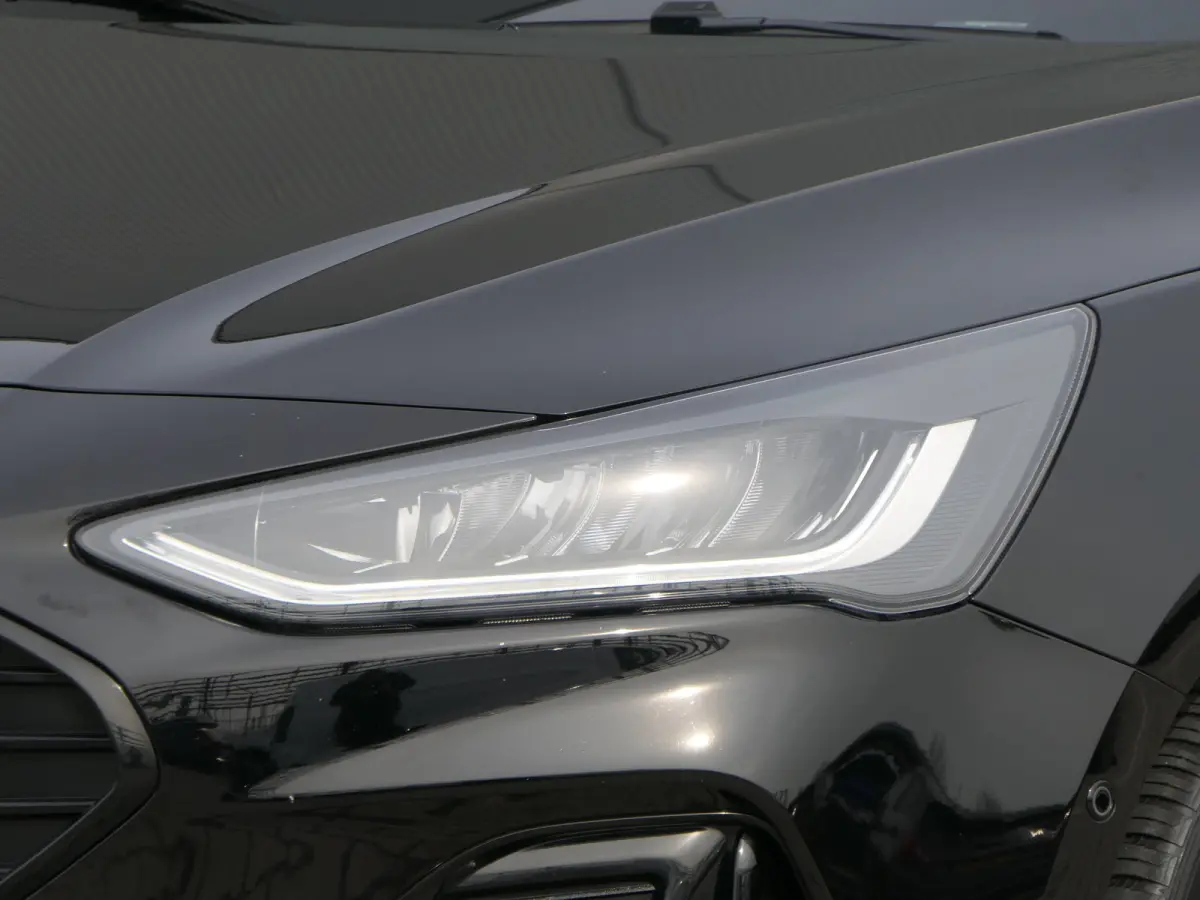 1.0 EcoBoost Hybrid ST Line | Winterpack | Camera | LED | Cruise Control | Keyless Entry/Go | DAB | CarPlay/Android Auto