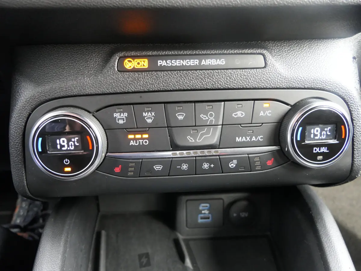 1.0 EcoBoost Hybrid ST Line | Winterpack | Camera | LED | Cruise Control | Keyless Entry/Go | DAB | CarPlay/Android Auto