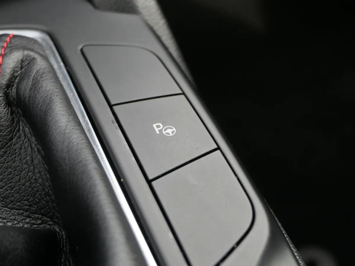 1.0 EcoBoost Hybrid ST Line | Winterpack | Camera | LED | Cruise Control | Keyless Entry/Go | DAB | CarPlay/Android Auto