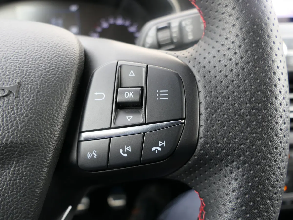 1.0 EcoBoost Hybrid ST Line | Winterpack | Camera | LED | Cruise Control | Keyless Entry/Go | DAB | CarPlay/Android Auto