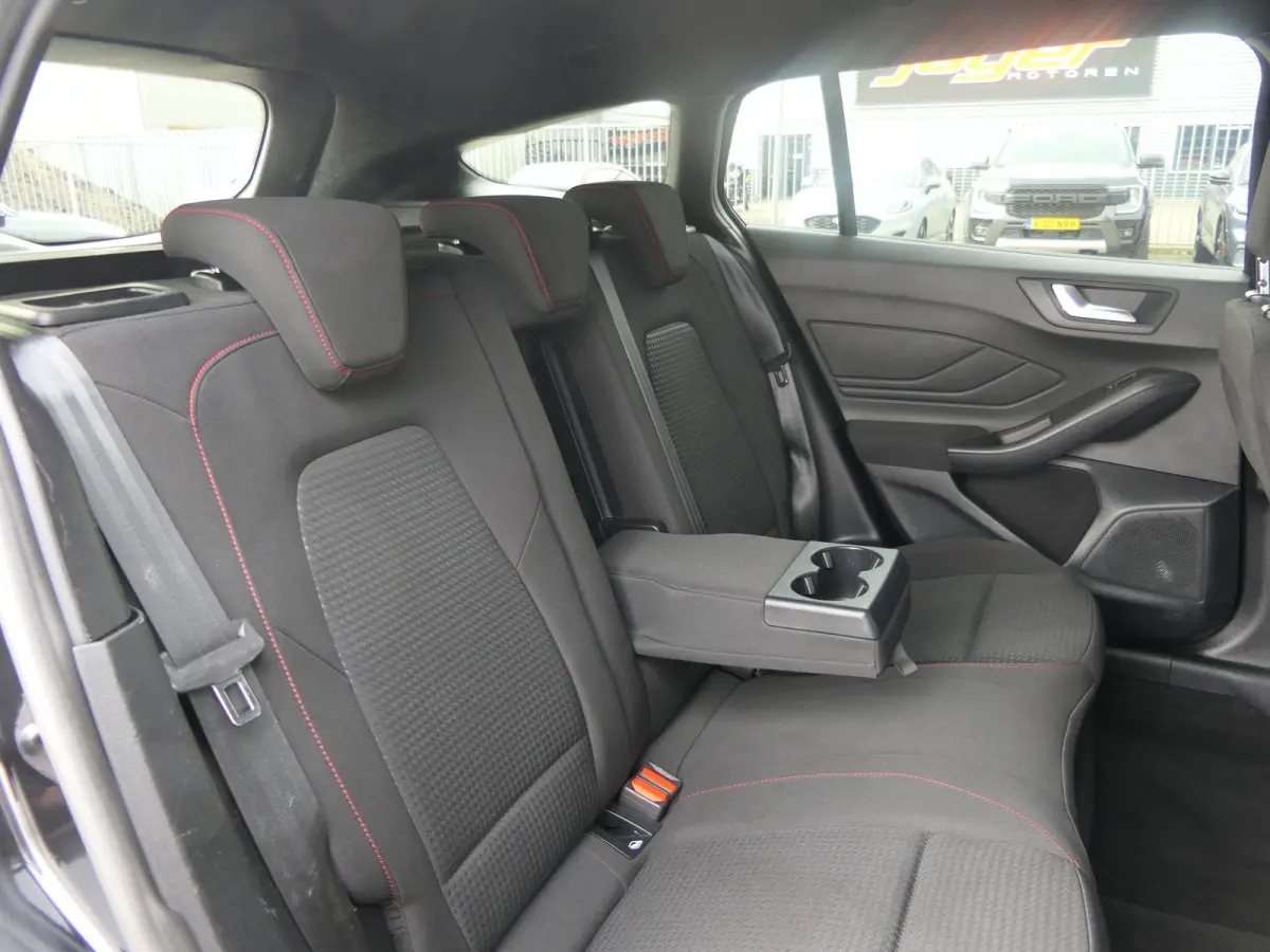1.0 EcoBoost Hybrid ST Line | Winterpack | Camera | LED | Cruise Control | Keyless Entry/Go | DAB | CarPlay/Android Auto