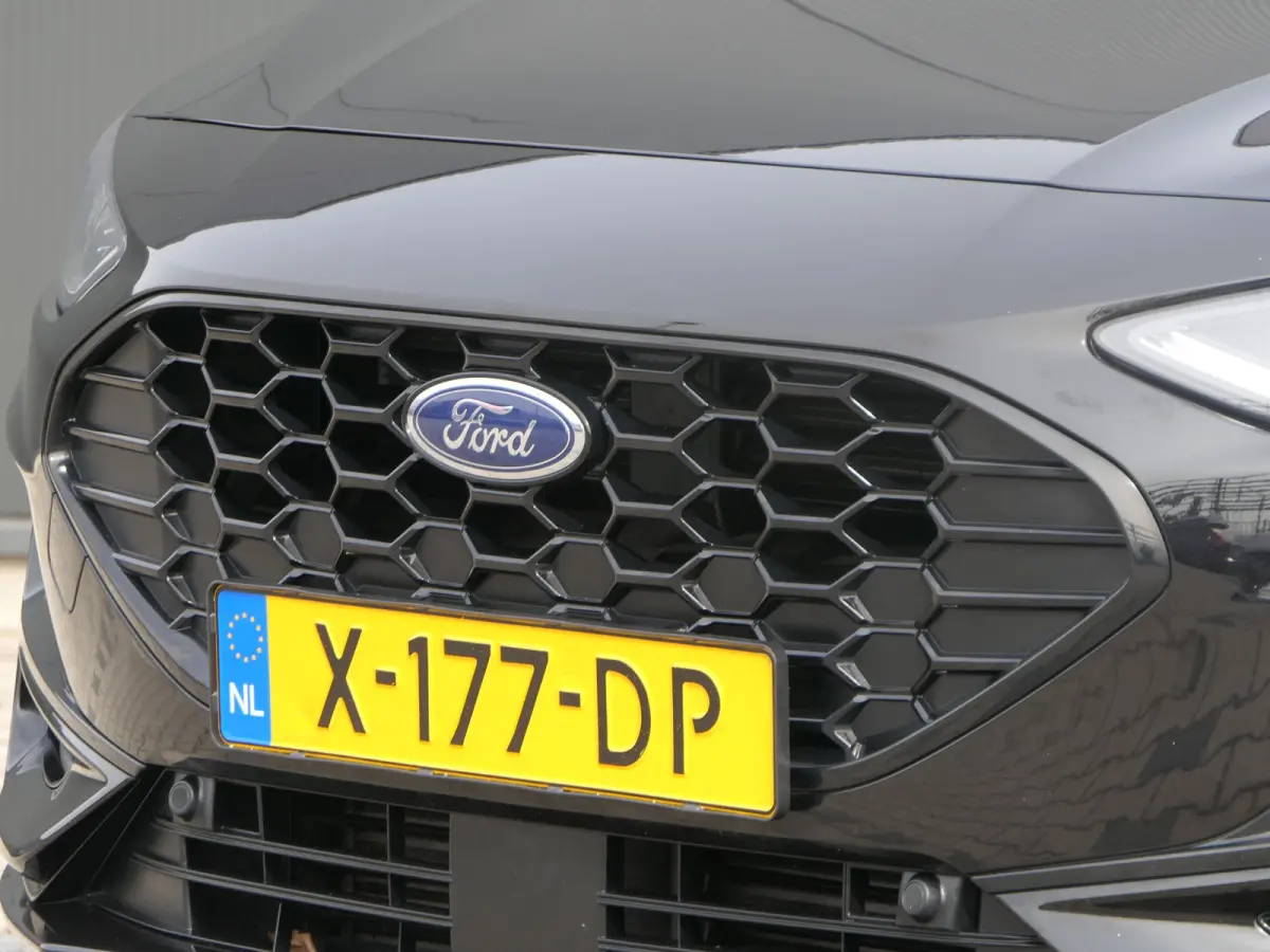 1.0 EcoBoost Hybrid ST Line | Winterpack | Camera | LED | Cruise Control | Keyless Entry/Go | DAB | CarPlay/Android Auto