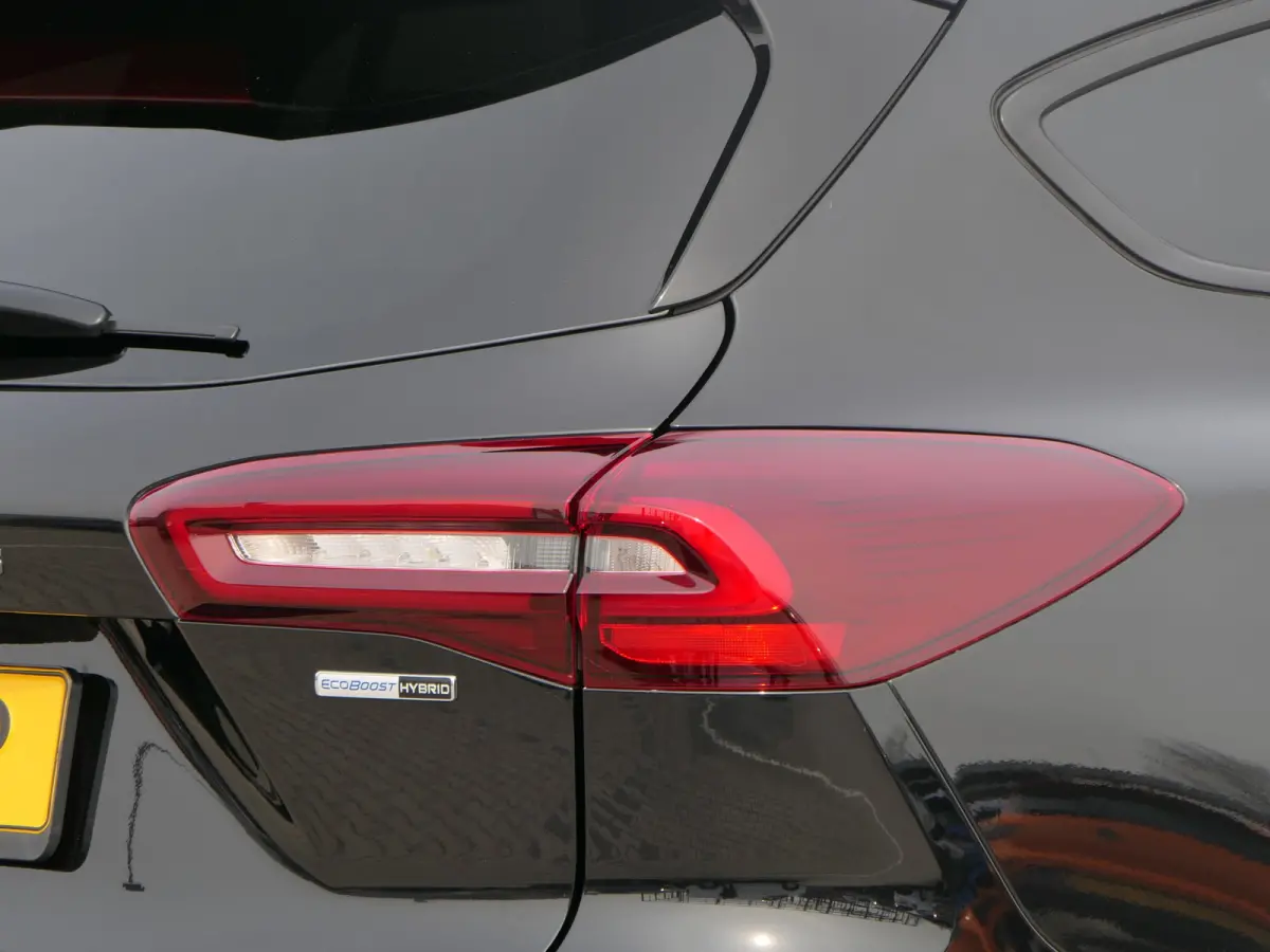 1.0 EcoBoost Hybrid ST Line | Winterpack | Camera | LED | Cruise Control | Keyless Entry/Go | DAB | CarPlay/Android Auto