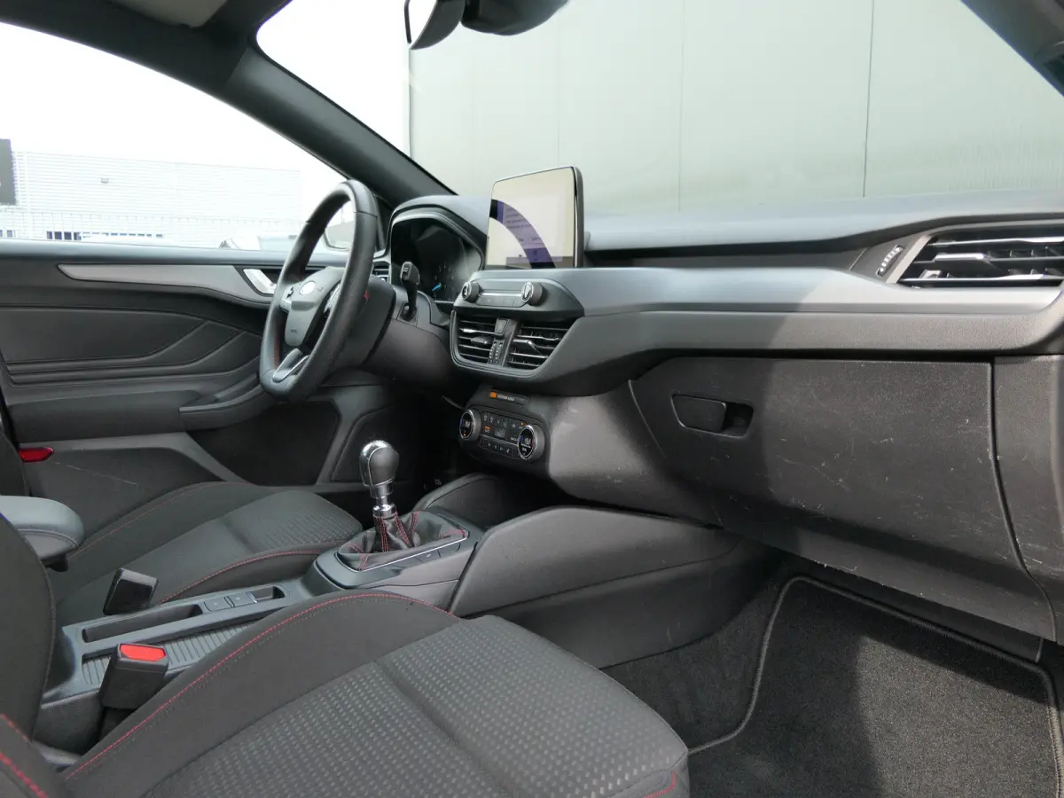 1.0 EcoBoost Hybrid ST Line | Winterpack | Camera | LED | Cruise Control | Keyless Entry/Go | DAB | CarPlay/Android Auto