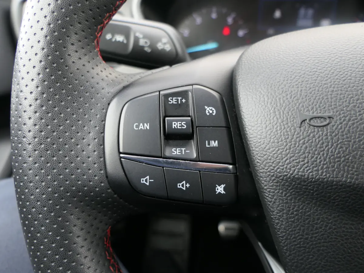 1.0 EcoBoost Hybrid ST Line | Winterpack | Camera | LED | Cruise Control | Keyless Entry/Go | DAB | CarPlay/Android Auto