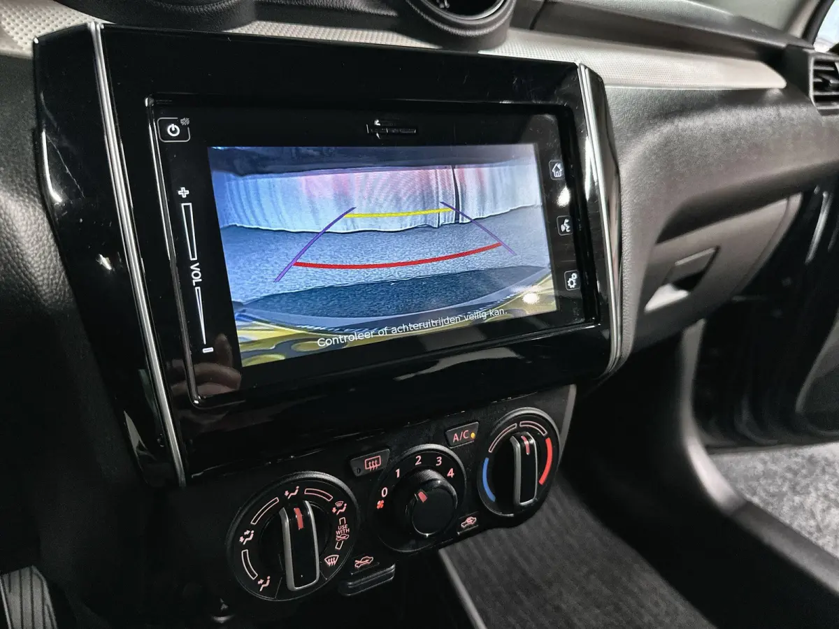 1.2 Select Smart Hybrid Navi | Led | Camera