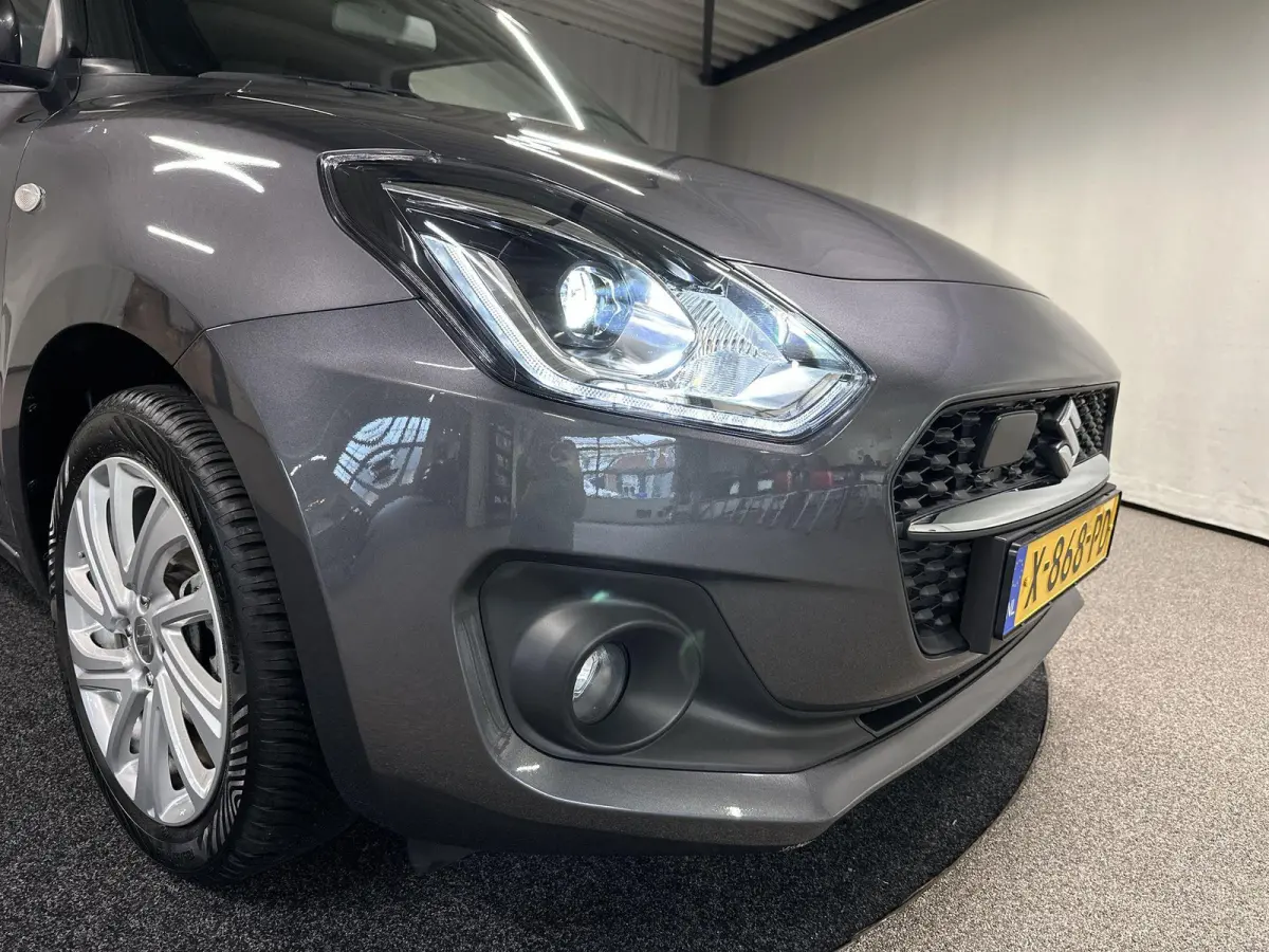 1.2 Select Smart Hybrid Navi | Led | Camera