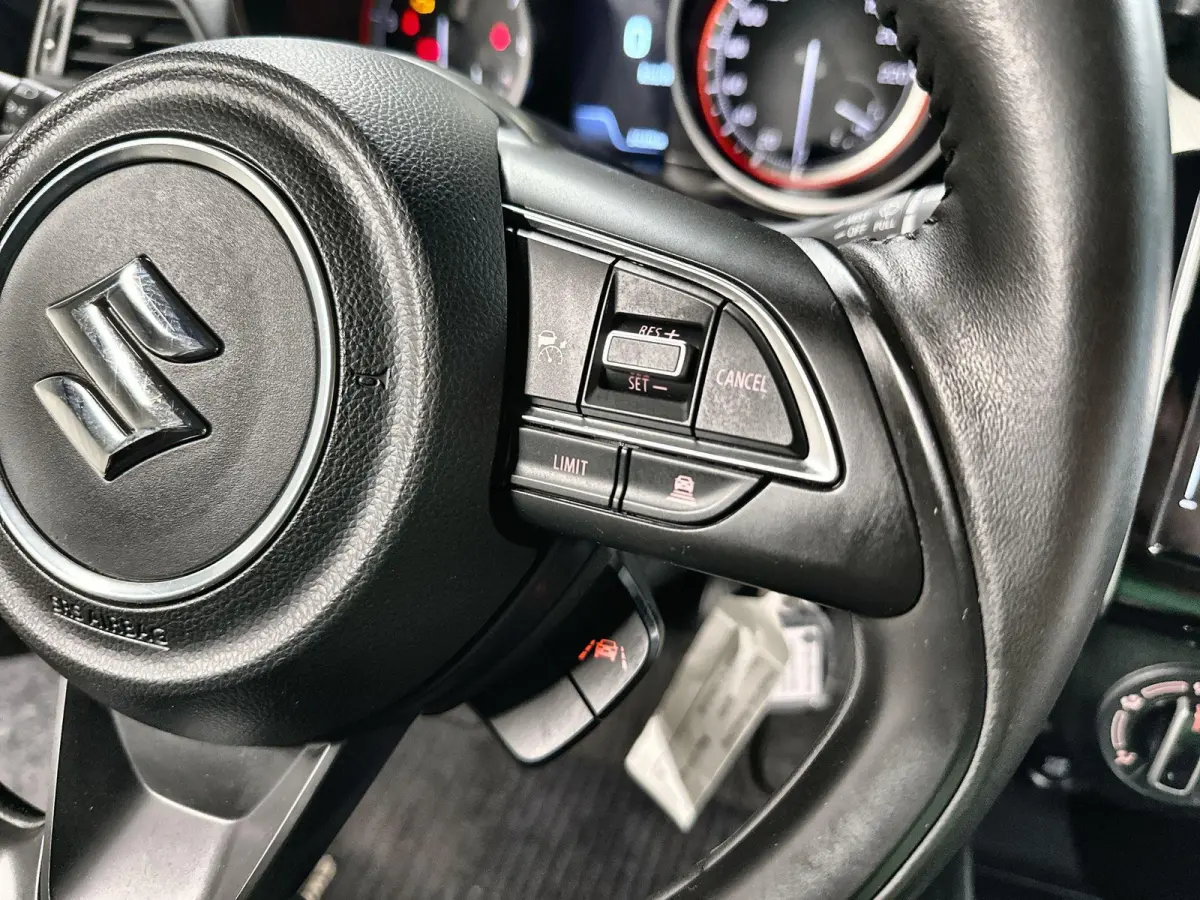 1.2 Select Smart Hybrid Navi | Led | Camera