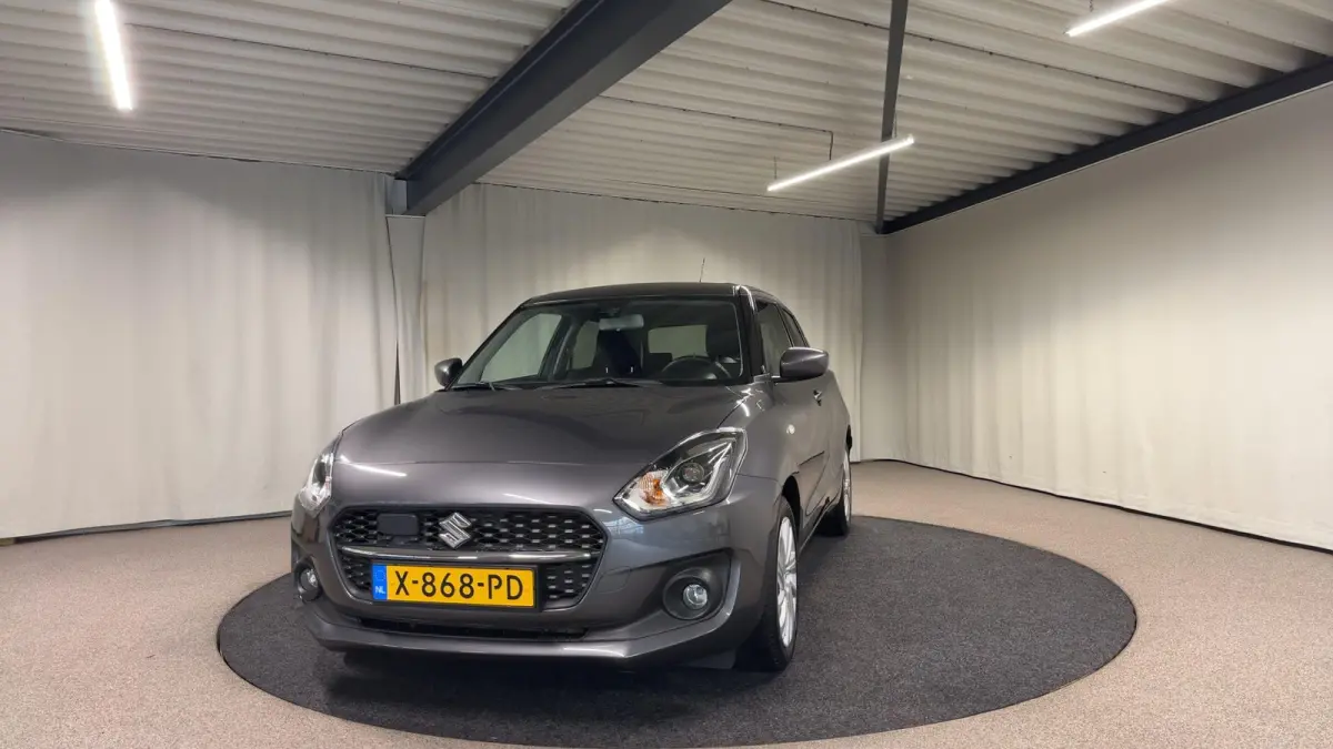 1.2 Select Smart Hybrid Navi | Led | Camera