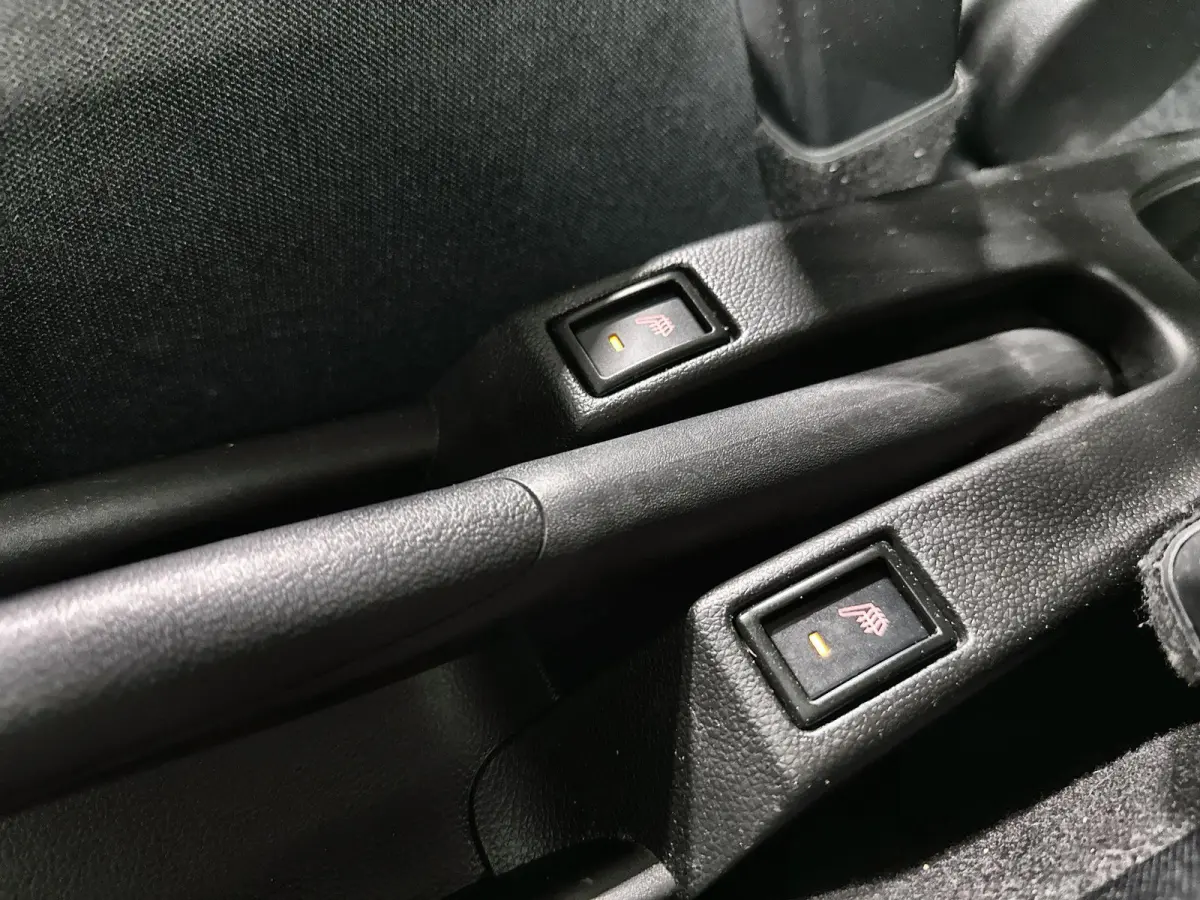 1.2 Select Smart Hybrid Navi | Led | Camera