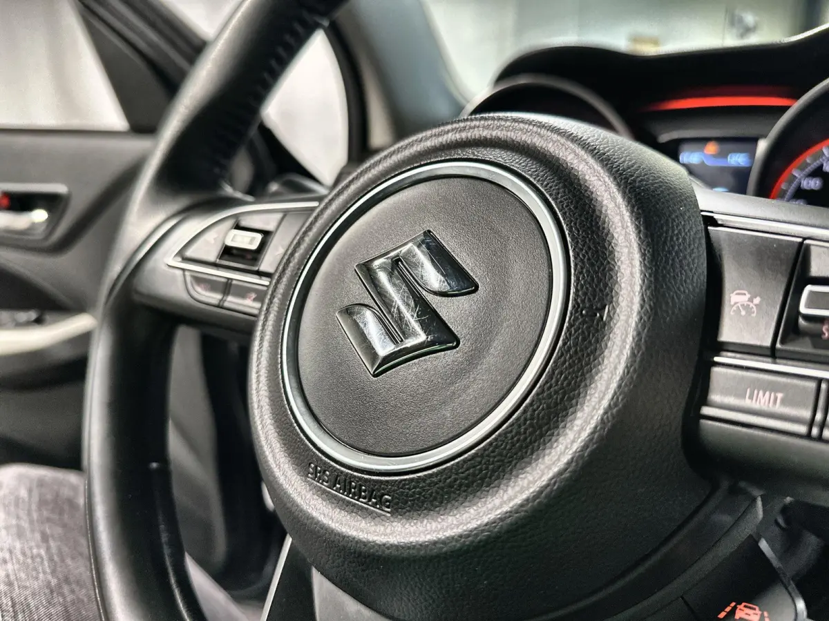 1.2 Select Smart Hybrid Navi | Led | Camera